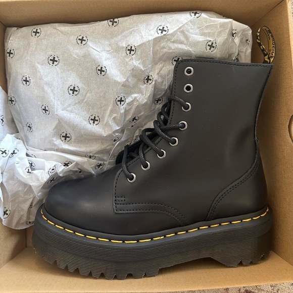 Brand new doc marten platform boots - Picture 2 of 2
